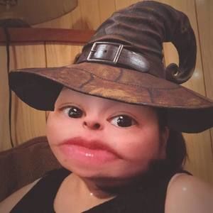 Meet your Posher, Cynthia